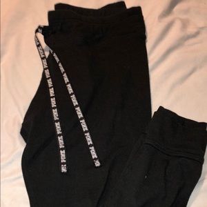 All black pink leggings, so cute with anything😍